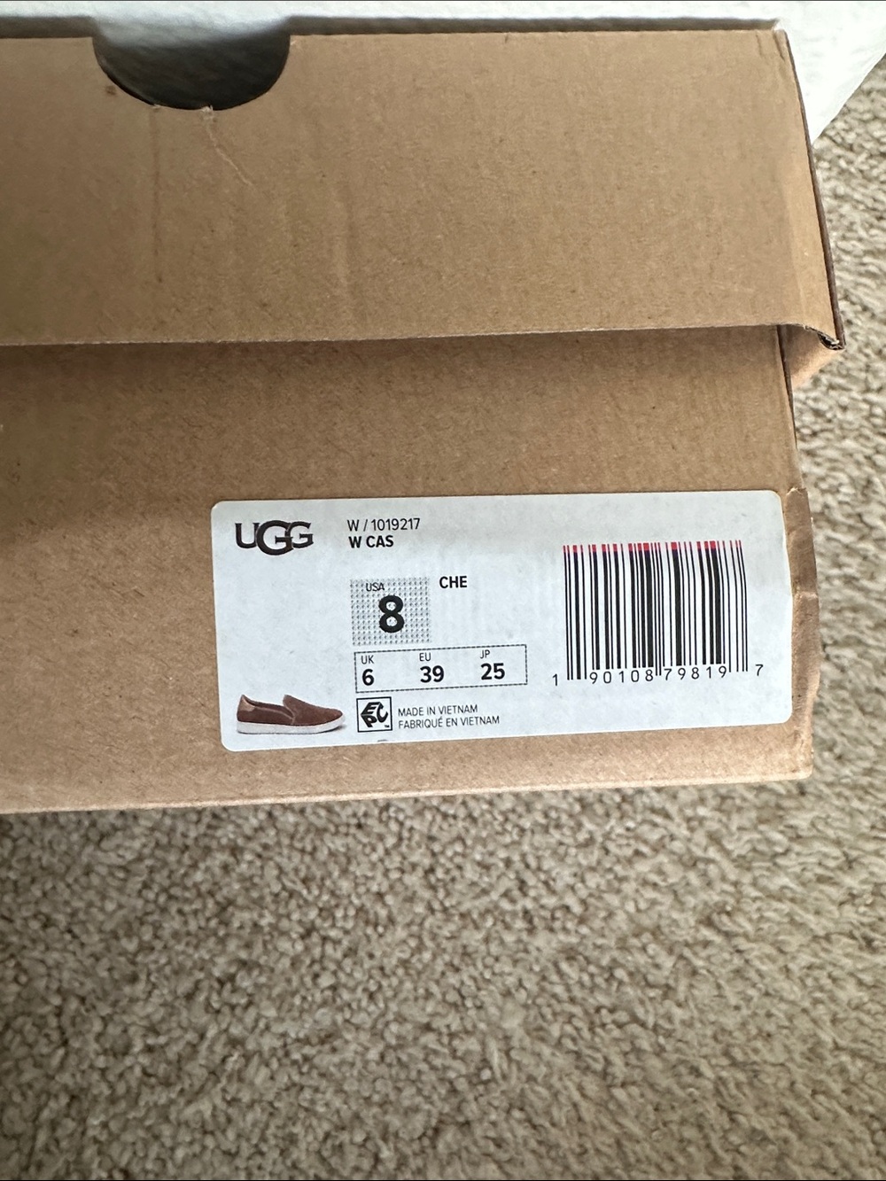 Ugg Women’s slip on soft suede shoes - Picture 7 of 7